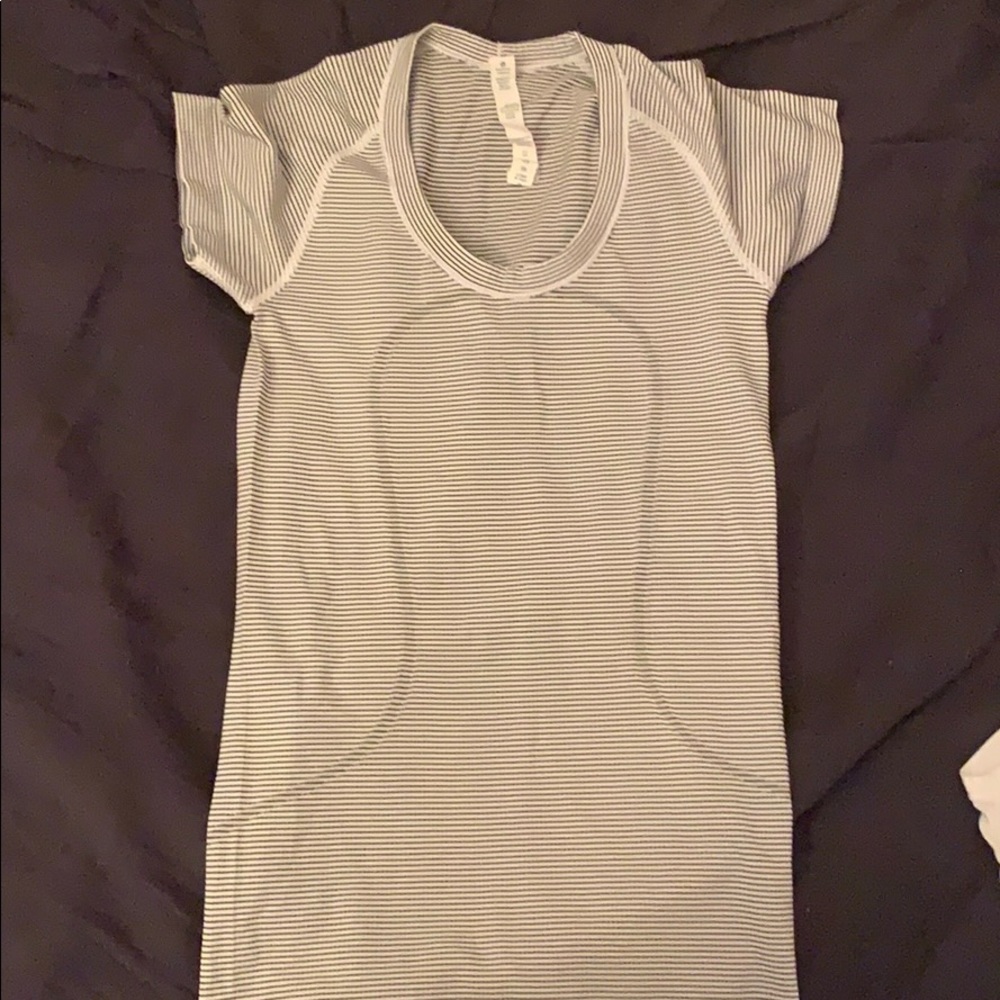 Lululemon tee
